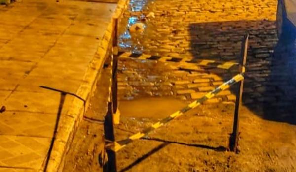 Imagens da A Prefeitura de Seabra informa que várias ruas foram danificadas após a forte chuva ocorrida hoje (23).