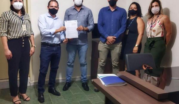 Imagens da Após a garantia de recursos para o abastecimento de água, a Prefeitura Municipal de Seabra repactuou o Contrato de Concessão com a Embasa.