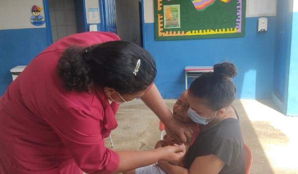 Imagens da Neste sábado (30), aconteceu o dia nacional de vacinação contra SARAMPO e INFLUENZA.