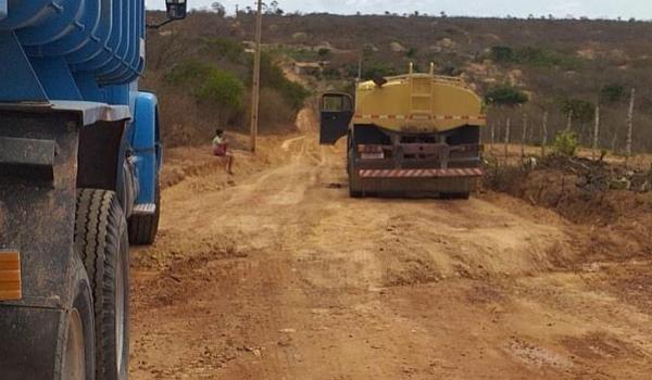 Imagens da Recuperação das estradas que ligam Angico ao Morro Redondo.