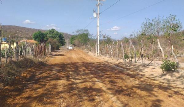 Imagens da Recuperação das estradas que ligam Angico ao Morro Redondo.