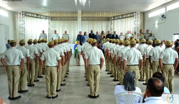 Imagens da Prefeito Fábio Miranda participa de formatura de novos policiais militares em Seabra