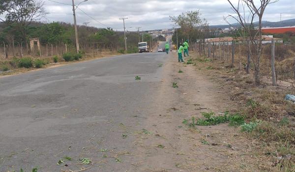 Imagens da Durante o mês de Outubro foi realizada a limpeza do córrego e Capina na região conhecida como Baixinha, bem como diversas ruas do município.
