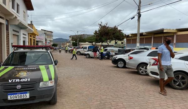 A Prefeitura Municipal de Seabra, através do Departamento Municipal de Trânsito, realiza neste sábado, 04 de setembro a alteração e orientação do trânsito na região da Feira Livre. 